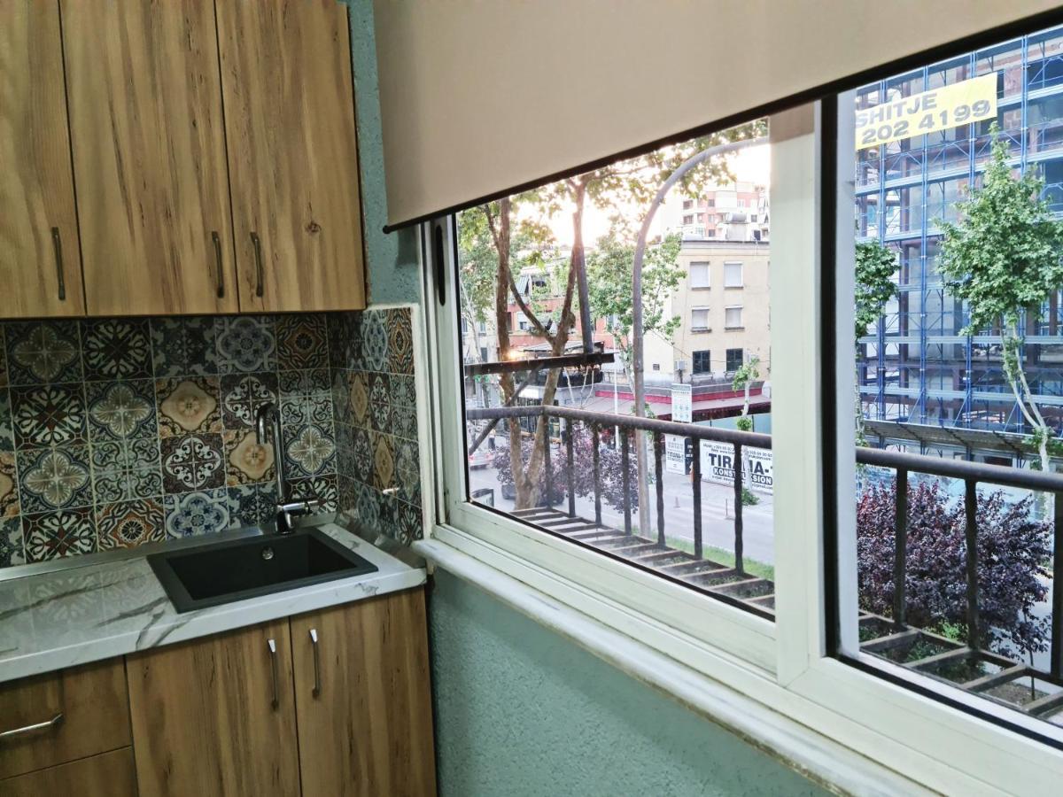 2V1 - 21 Dhjetori Am Apartment Tirana Exterior foto
